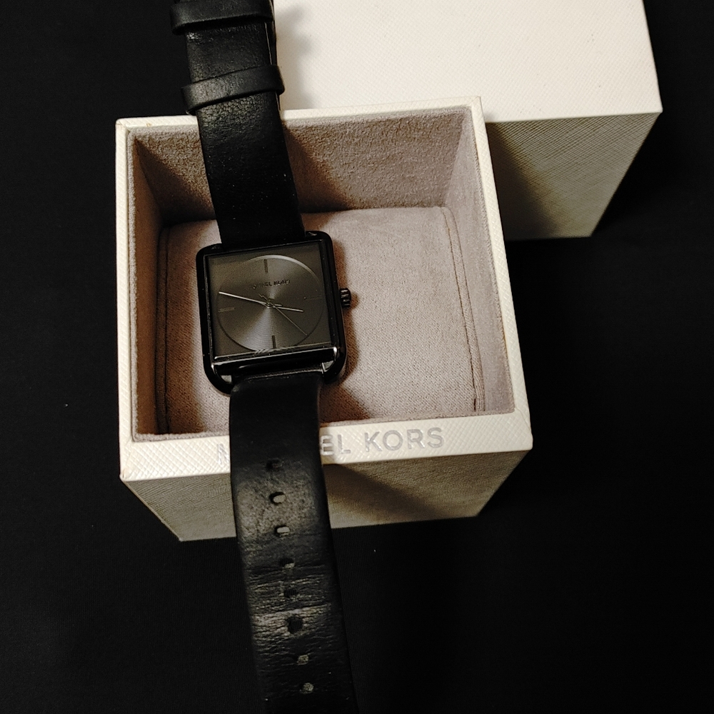 Michael Kors black face Lake watch - Picture 3 of 4